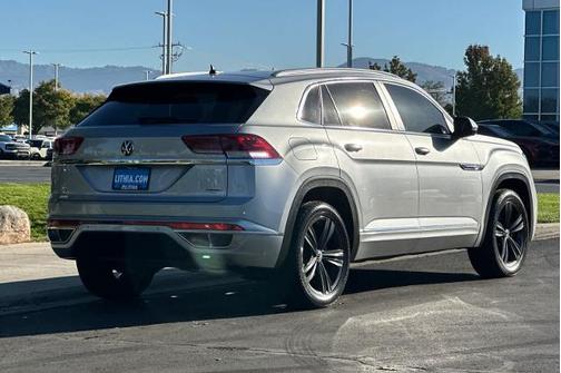 2022 Volkswagen Atlas Cross Sport 2.0T SEL R-LINE