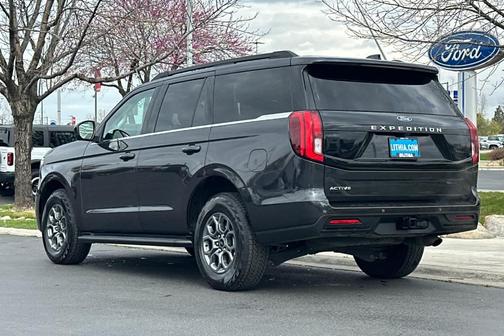 Dark Matter Gray Metallic 2025 Ford Expedition Active