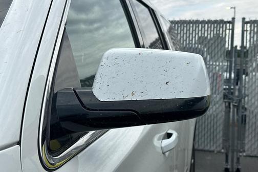 White Frost Tri-Coat 2018 GMC Yukon XL SLT