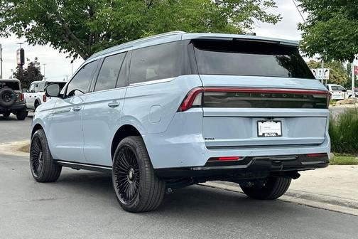 Gray Mist Metallic 2025 Lincoln Navigator Reserve
