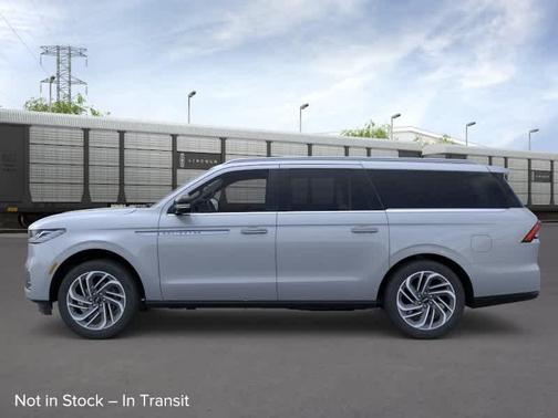 Gray Mist Metallic 2026 Lincoln Navigator L Reserve