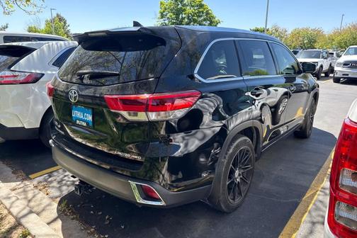 Midnight Black Metallic 2019 Toyota Highlander Limited Platinum
