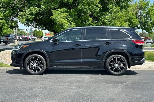 Midnight Black Metallic 2019 Toyota Highlander Limited Platinum