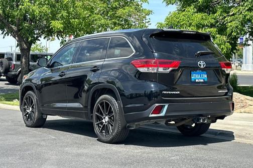 Midnight Black Metallic 2019 Toyota Highlander Limited Platinum