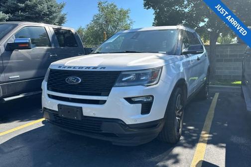 White Platinum Tri-Coat Metallic 2018 Ford Explorer sport