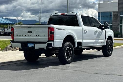 Oxford White 2025 Ford F-250 Lariat