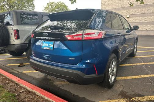Atlas Blue Metallic 2022 Ford Edge SE