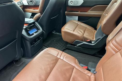 Pristine White 2024 Lincoln Navigator L Reserve