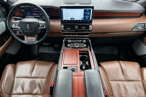 Pristine White 2024 Lincoln Navigator L Reserve