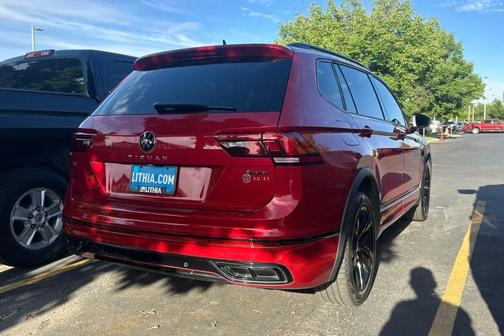 Kings Red 2024 Volkswagen Tiguan 2.0T SE R-Line Black