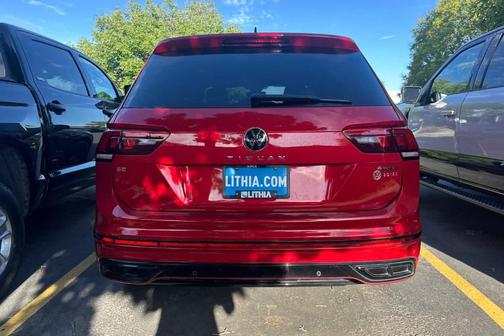 Kings Red 2024 Volkswagen Tiguan 2.0T SE R-Line Black