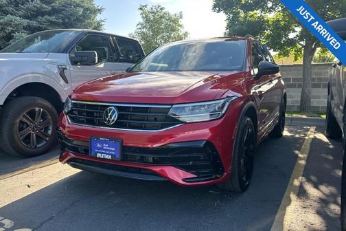 Kings Red 2024 Volkswagen Tiguan 2.0T SE R-Line Black