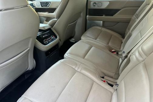 White Platinum Tri-Coat Metallic 2019 Lincoln Navigator Reserve