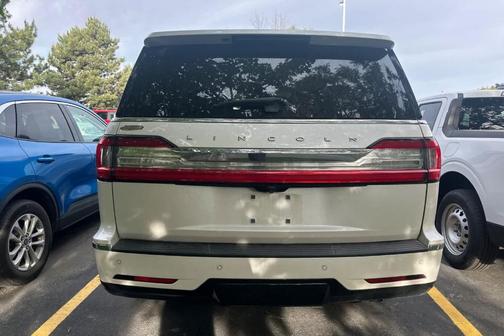 White Platinum Tri-Coat Metallic 2019 Lincoln Navigator Reserve