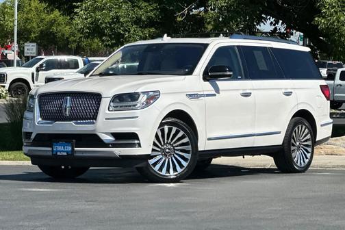 White Platinum Tri-Coat Metallic 2019 Lincoln Navigator Reserve