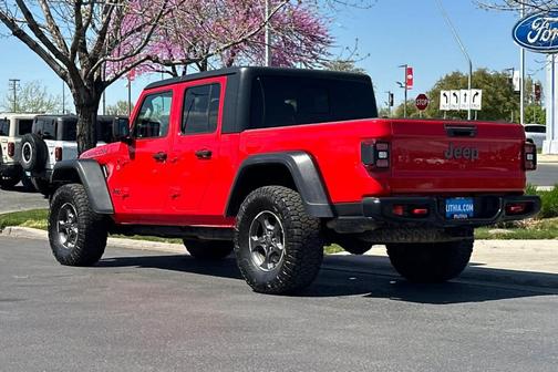 Firecracker Red Clearcoat 2020 Jeep Gladiator Rubicon
