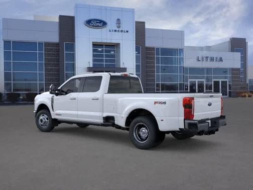 Oxford White 2026 Ford F-350 Lariat Super Duty