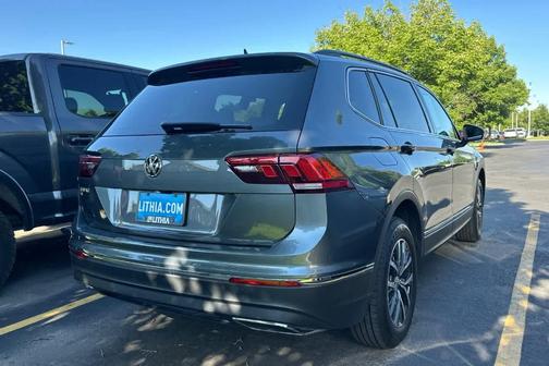 Platinum Gray Metallic 2020 Volkswagen Tiguan 2.0T SE