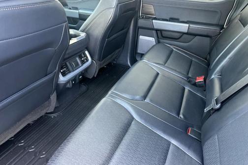 Oxford White 2024 Ford F-150 Lariat
