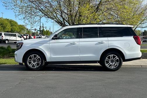 Oxford White 2025 Ford Expedition Active