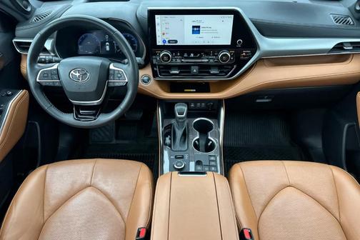 Ruby Flare Pearl 2023 Toyota Highlander Platinum