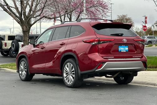 Ruby Flare Pearl 2023 Toyota Highlander Platinum
