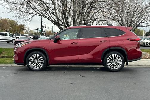 Ruby Flare Pearl 2023 Toyota Highlander Platinum