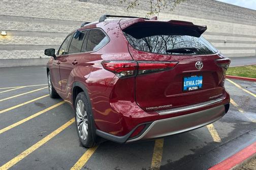 Ruby Flare Pearl 2023 Toyota Highlander Platinum