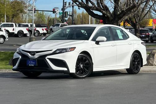 White 2024 Toyota Camry SE