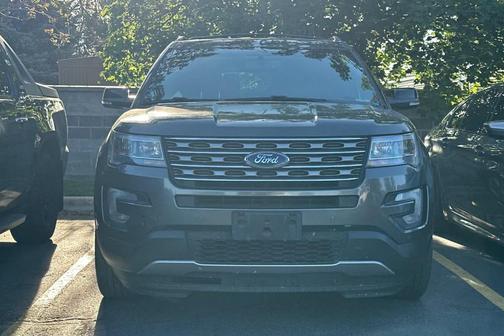 Magnetic Metallic 2016 Ford Explorer XLT