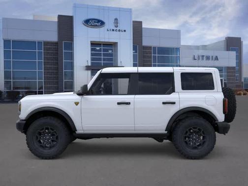 Oxford White 2026 Ford Bronco Badlands