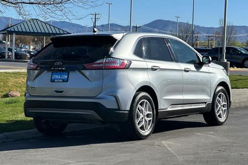 Iconic Silver Metallic 2024 Ford Edge SEL