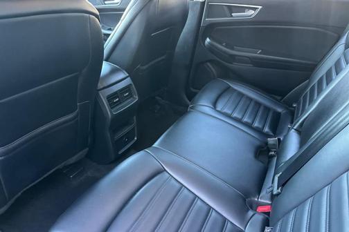 Iconic Silver Metallic 2024 Ford Edge SEL