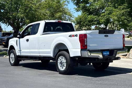 Oxford White 2022 Ford F-250 XLT
