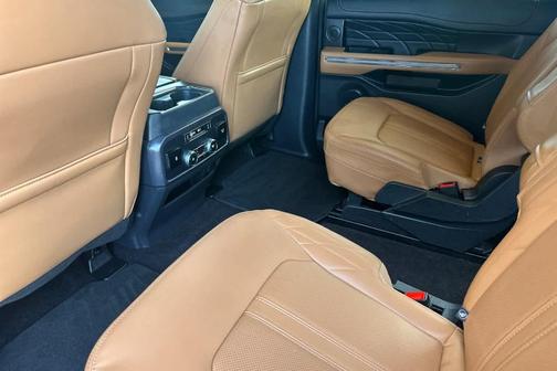 Star White 2023 Ford Expedition Max Platinum