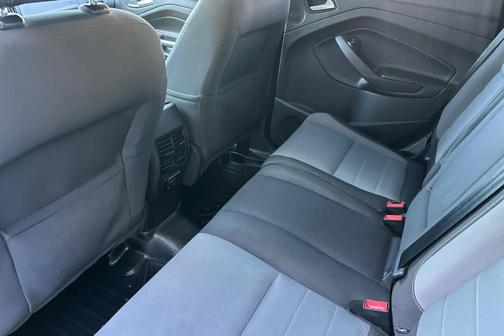 Magnetic 2016 Ford Escape SE