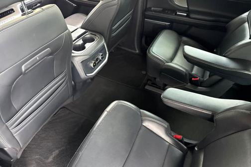 Oxford White 2025 Ford Expedition Max Platinum