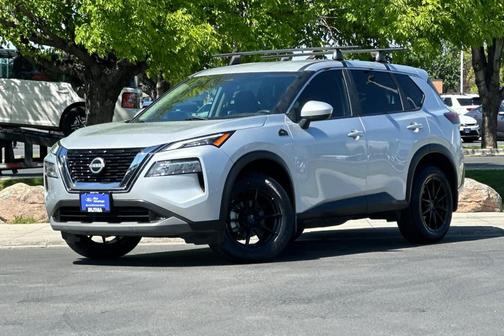 Brilliant Silver Metallic 2023 Nissan Rogue SV