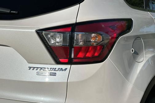 White Platinum Tri-Coat Metallic 2018 Ford Escape Titanium