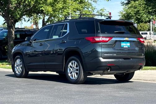 Graphite Metallic 2020 Chevrolet Traverse LT Leather