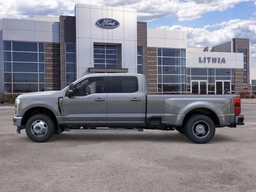 Carbonized Gray Metallic 2026 Ford F-350 Lariat Super Duty