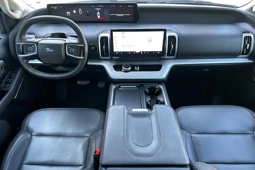 Oxford White 2025 Ford Expedition Active