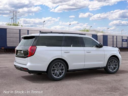 Star White 2027 Ford Expedition Platinum