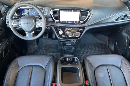 2025 Chrysler Pacifica Hybrid Select