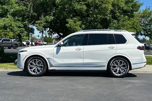 Alpine White 2024 BMW X7 xDrive40i