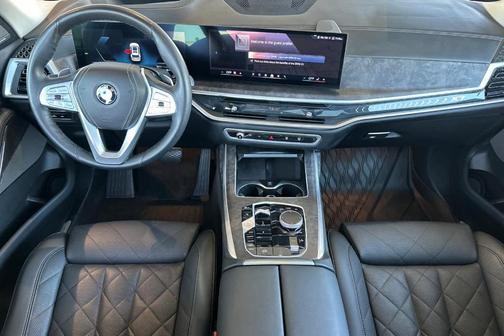 Alpine White 2024 BMW X7 xDrive40i