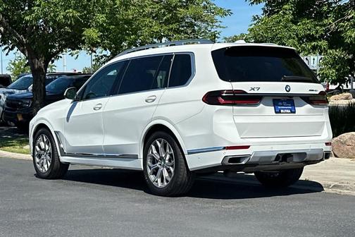 Alpine White 2024 BMW X7 xDrive40i