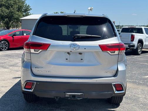 Celestial Silver Metallic 2018 Toyota Highlander Limited