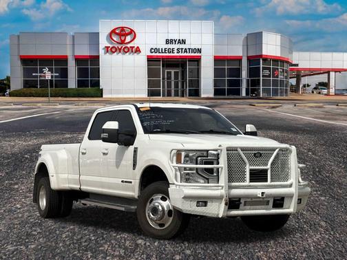 2022 Ford F-350 Lariat