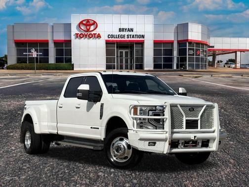 2022 Ford F-350 Lariat